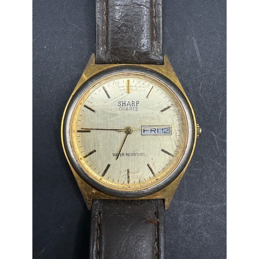 Vintage Sharp 277193 Men’s Gold Tone Day Date Quartz Wristwatch Leather Band